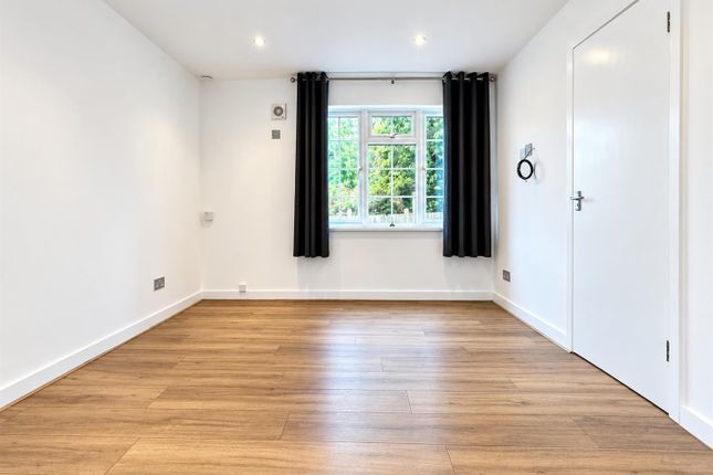 10, Adelaide Close, Slough photo 5