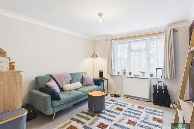 Hollin Court, Northgate photo 3