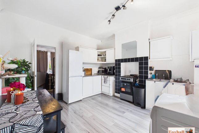 Flat 2, 328 Cauldwell Hall Road, Ipswich photo 4
