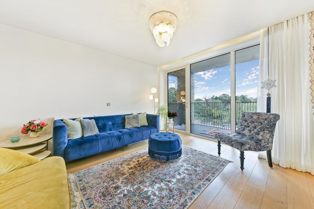 Flat for sale in Copland Court, Durham Wharf Drive, Brentford TW8.