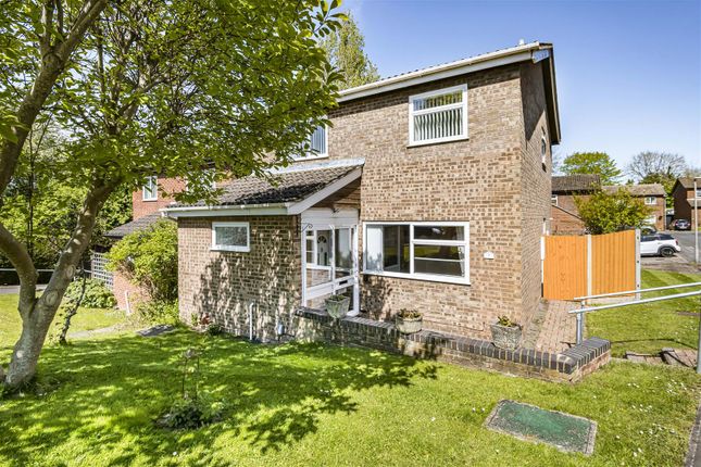 Thumbnail Detached house for sale in Benson Close, Reading