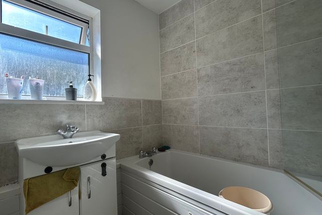 48, Thompson Street, Milton Keynes photo 4