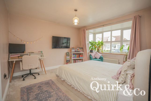 54, Meynell Avenue, Canvey Island photo 3