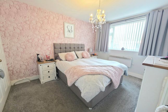 45, Fieldview Close, Coventry photo 4