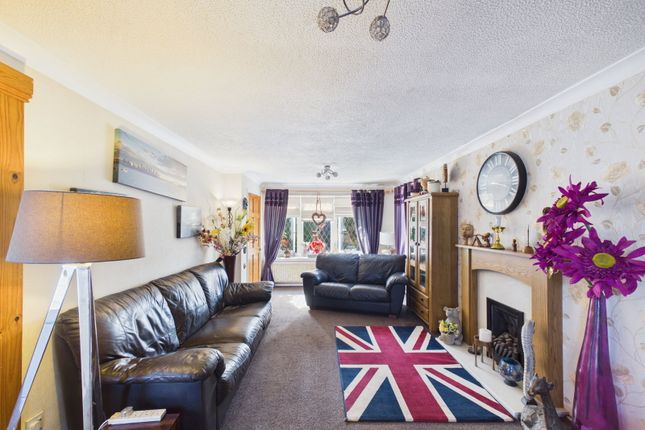 14 & 14a, Heather Drive, Whitby photo 3
