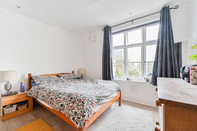 Flat for sale in Leigham Court Road, Streatham Hill, London