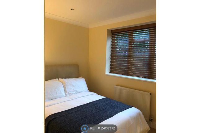 Flat, Beverley Gate House West Hill, London photo 3