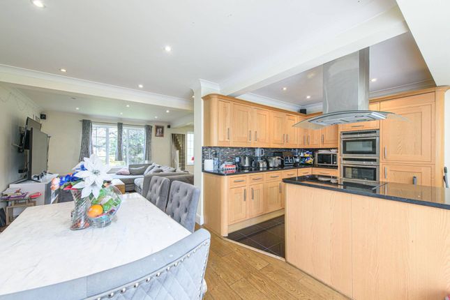4-bed house on Elmbank Avenue, Barnet, £840,000
