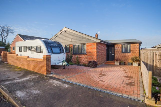 3 bed bungalow for sale in Macklin Close, Hungerford RG17