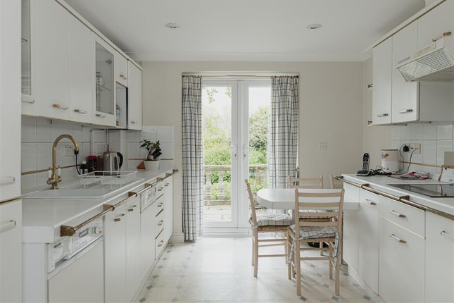 Flat for sale in Batts Hill, Reigate