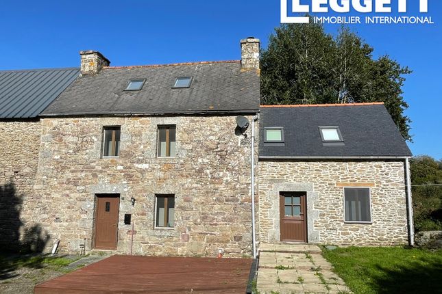 Villa for sale in Saint-Gilles-Pligeaux, Côtes-D'armor, Bretagne