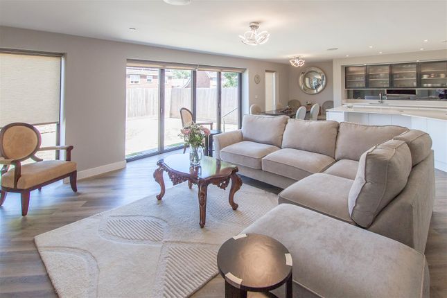 21a, Peartree Lane, Brentwood photo 2
