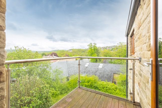 26, Holme Valley Court, Holmfirth photo 4