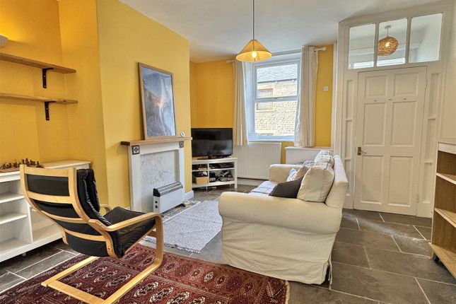 37, New Road, Glossop photo 4