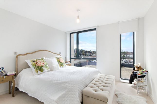 45, Hawthorne Crescent, London photo 4