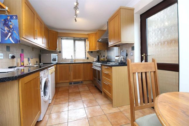 10, Akeshill Close, New Milton photo 3
