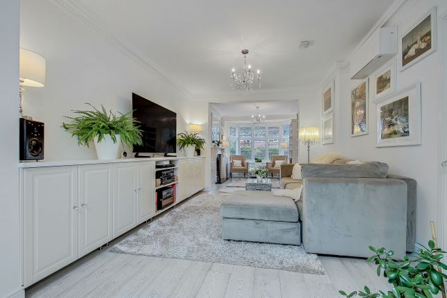 20, Oakwood Crescent, Greenford photo 3