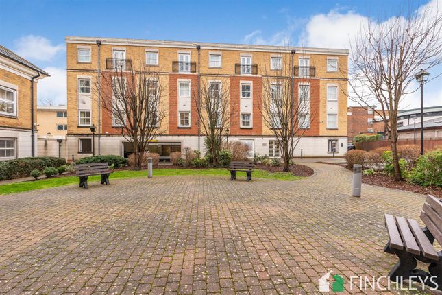 Thumbnail Flat for sale in Compton Court, North Finchley