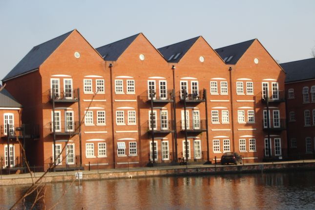 Flat to rent in Waterside Lane, Colchester