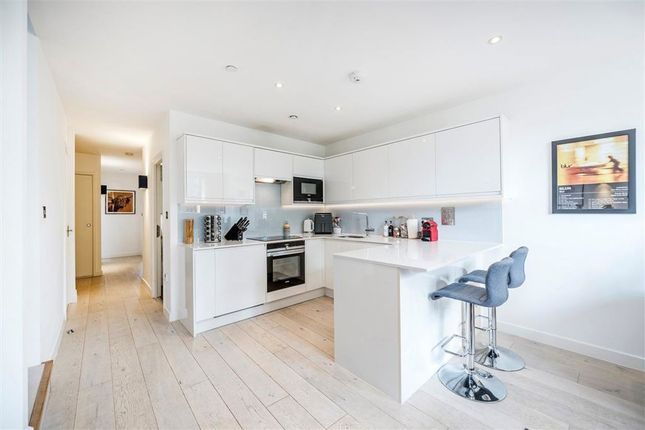 22 Chevron Apartments, 294, St. James's Road, London photo 3