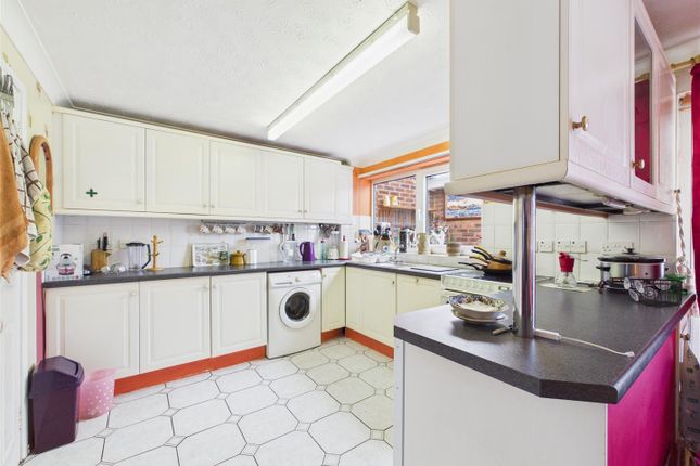 136, Oak Way, Cinderford photo 2