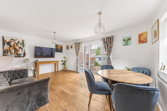 24, Baker Crescent, Kent photo 3