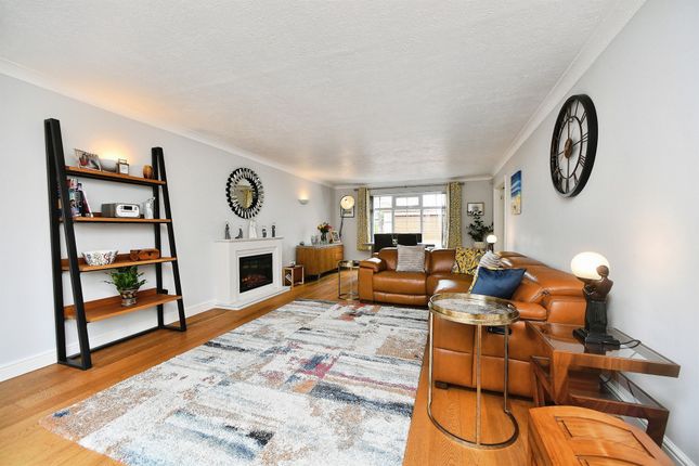 6, Mount Caburn Crescent, Peacehaven photo 4