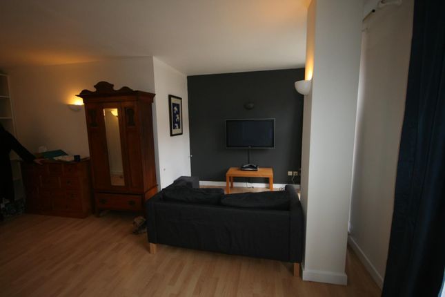 Flat to rent in York Place, Leeds