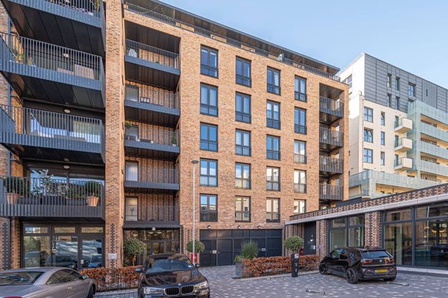Flat for sale in Centric Close, Camden, London