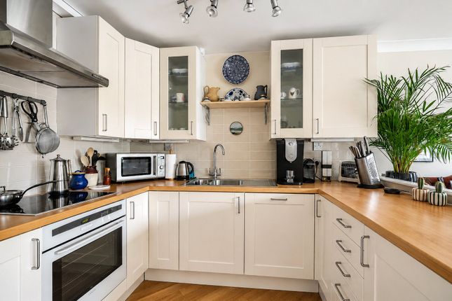 24, Waterside Court, Alton photo 4