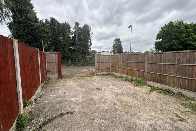 13, Milton Court, Loughborough photo 2