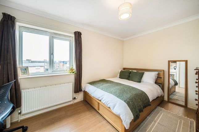 15, Woodger Road, London photo 4