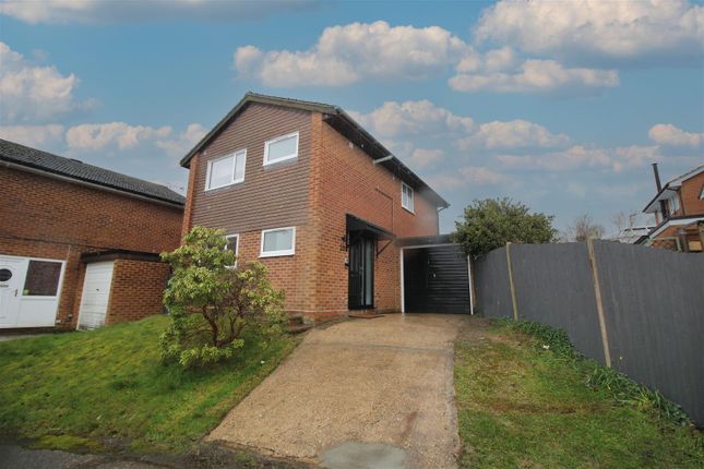 Thumbnail Detached house to rent in Lingfield Drive, Pound Hill, Crawley