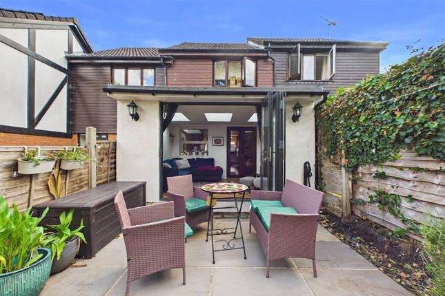 9, Burton Close, Surrey photo 2