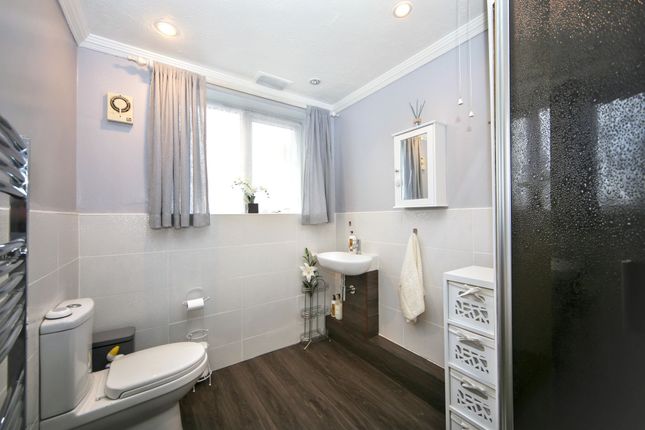 1 Amberley Close, Wigan photo 4