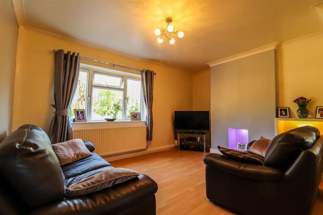35, Dodworth Drive, Wakefield photo 4
