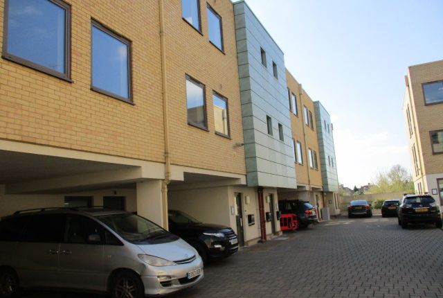 Office to let in Hawthorn Business Park, Granville Road, London