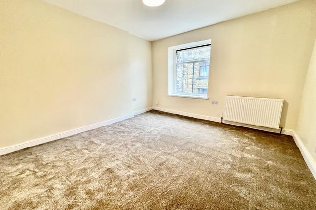 Terraced house to rent in Oak Grove, Keighley
