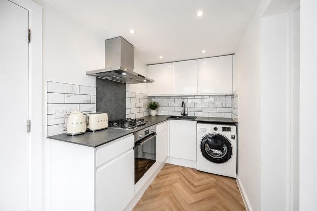 247, Kilburn Lane, London photo 4
