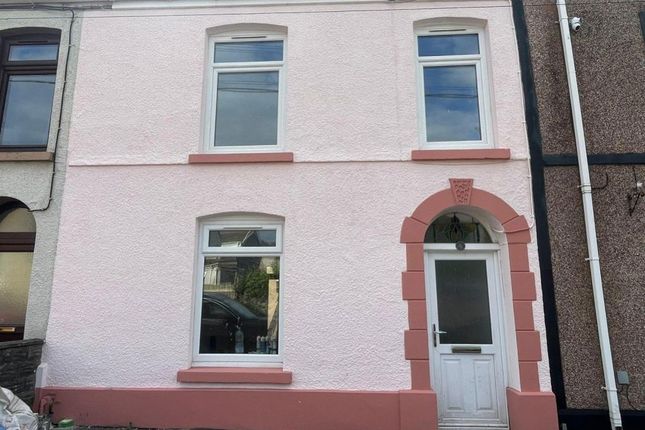 3-bed house on 4, Gurnos Road, Swansea, £1,100/mo