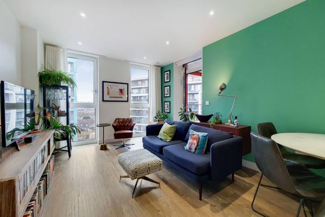 Thumbnail Flat for sale in Cable Walk, Greenwich, London