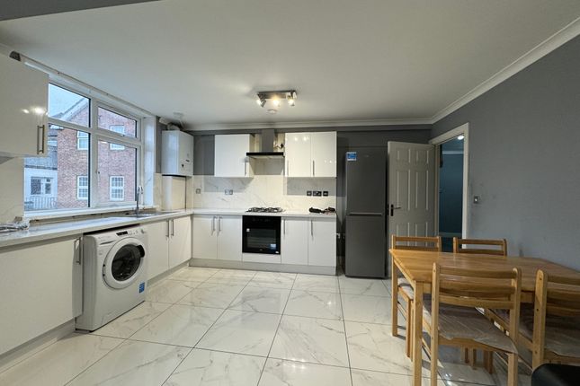 Flat to rent in Station Road, Harrow