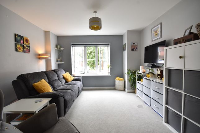 Flat 2, Teal House, 5, Webber Street, Surrey photo 2