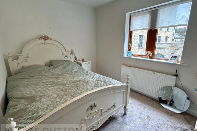 End terrace house to rent in Parkland Avenue, Longwood, Huddersfield, West Yorkshire