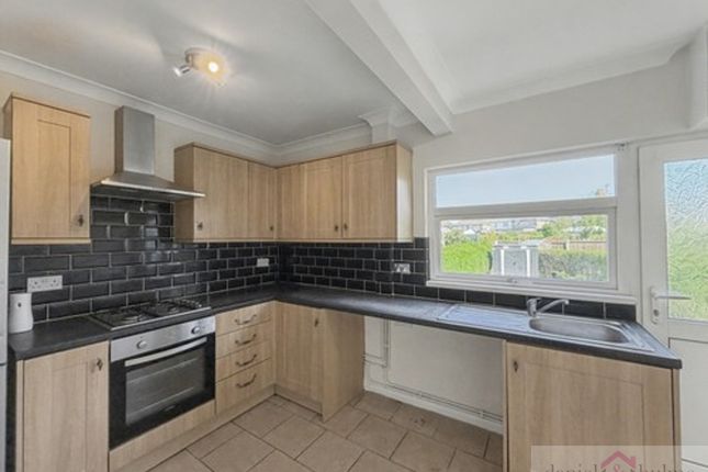 4 Westminster Road, Leek photo 4