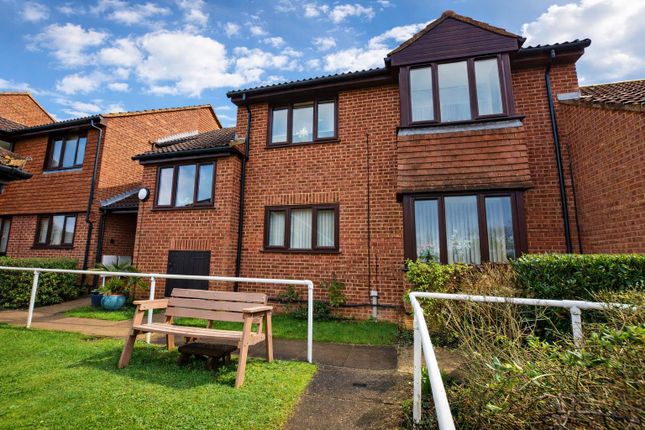 2-bed house on Coppice Court, 23, Kingsdown Close, Gillingham, £225,000