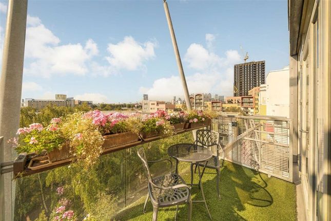 Apartment 10, Becquerel Court, West Parkside, London photo 4