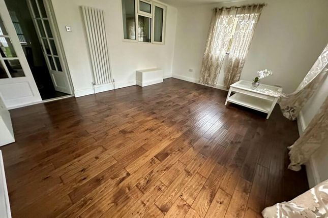 104a, Carr Manor Road, LEEDS photo 3