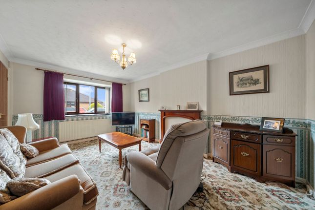 6 Derwent Close, Leigh photo 2