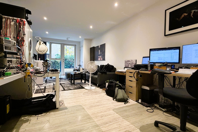 3 Arthur Court, Greenford photo 2